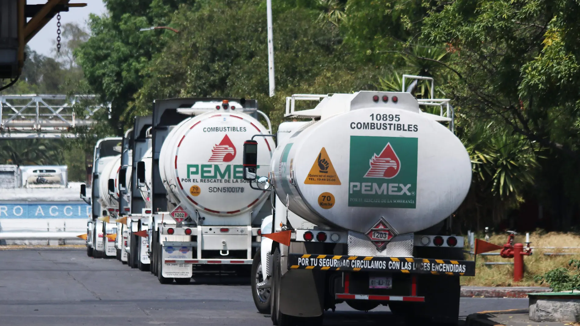 Terminal de Almacenamiento y Distribucion-TAD-Pemex-Pipas-Gasolina (11)